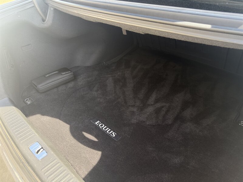Used 2011 Hyundai Equus Signature RWD image 27