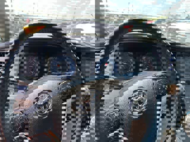 Used 2017 Toyota Sienna XLE FWD image 8