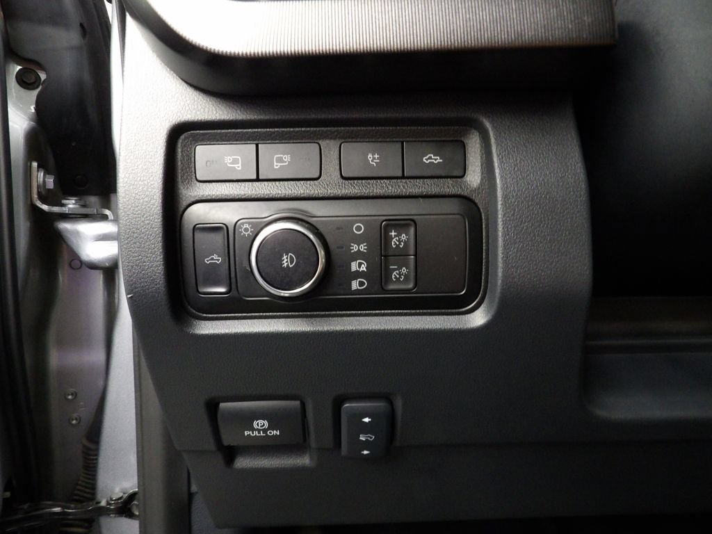 Used 2023 Ford F450 Platinum w/ FX4 Off-Road Package AWD/4WD image 52