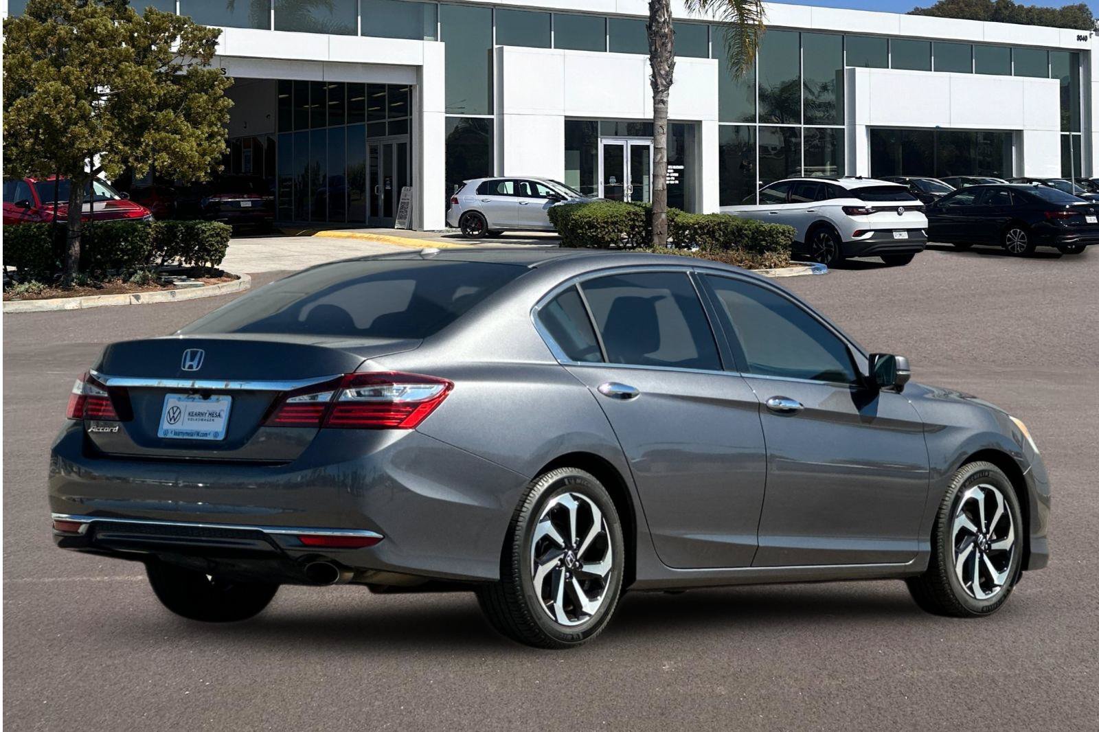 Used 2017 Honda Accord EX image 3