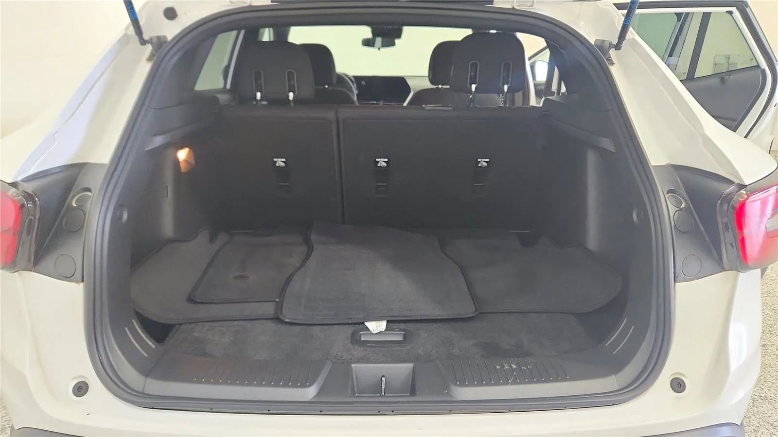 Used 2024 Chevrolet Trax RS w/ Driver Confidence Package image 15