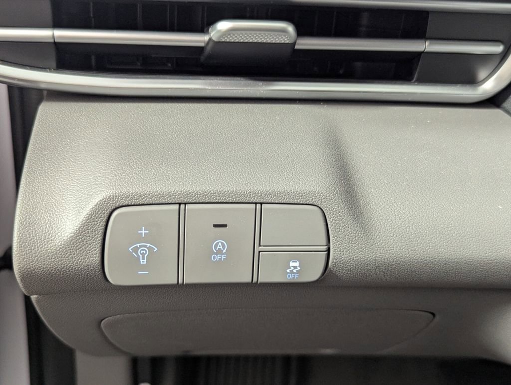 Used 2025 Hyundai Elantra SE image 15