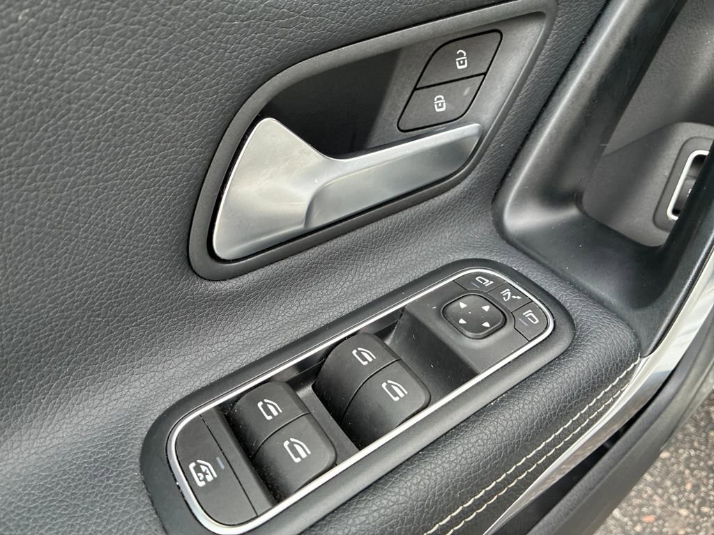 Used 2025 Mercedes-Benz CLA 250 image 11