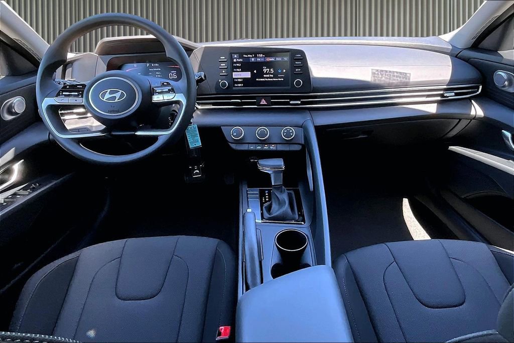 New 2026 Hyundai Elantra SE FWD image 6