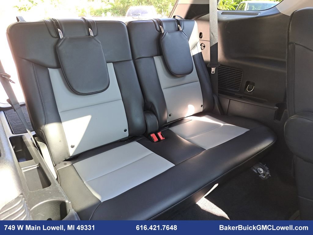 Used 2022 Ford Explorer XLT w/ XLT Sport Appearance Package image 12