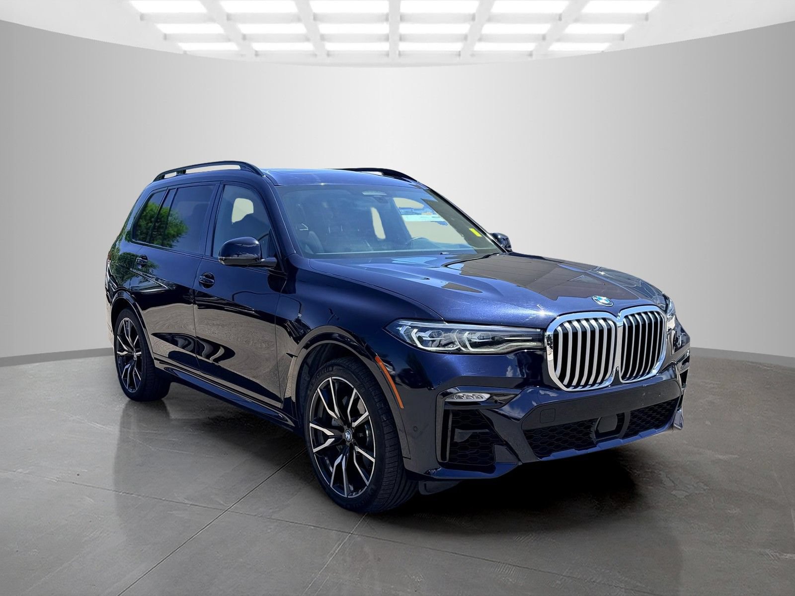 Used 2019 BMW X7 xDrive50i w/ M Sport Package AWD/4WD image 3