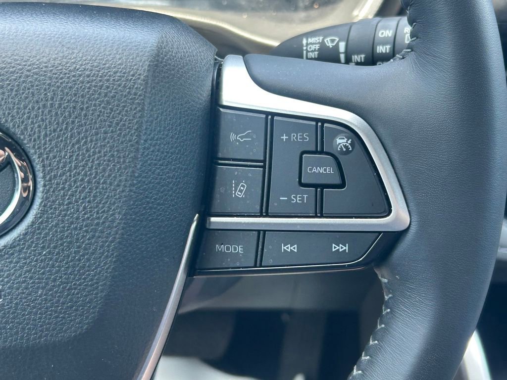 Used 2025 Toyota Highlander XSE AWD/4WD image 41
