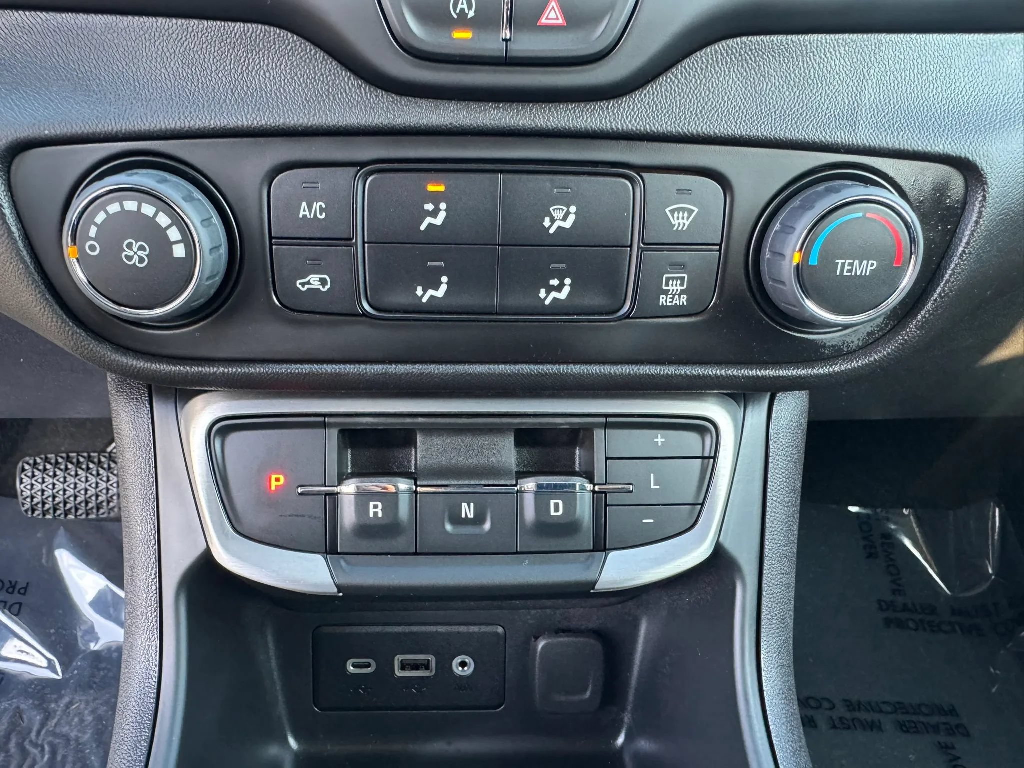 Used 2024 GMC Terrain SLE AWD/4WD image 21