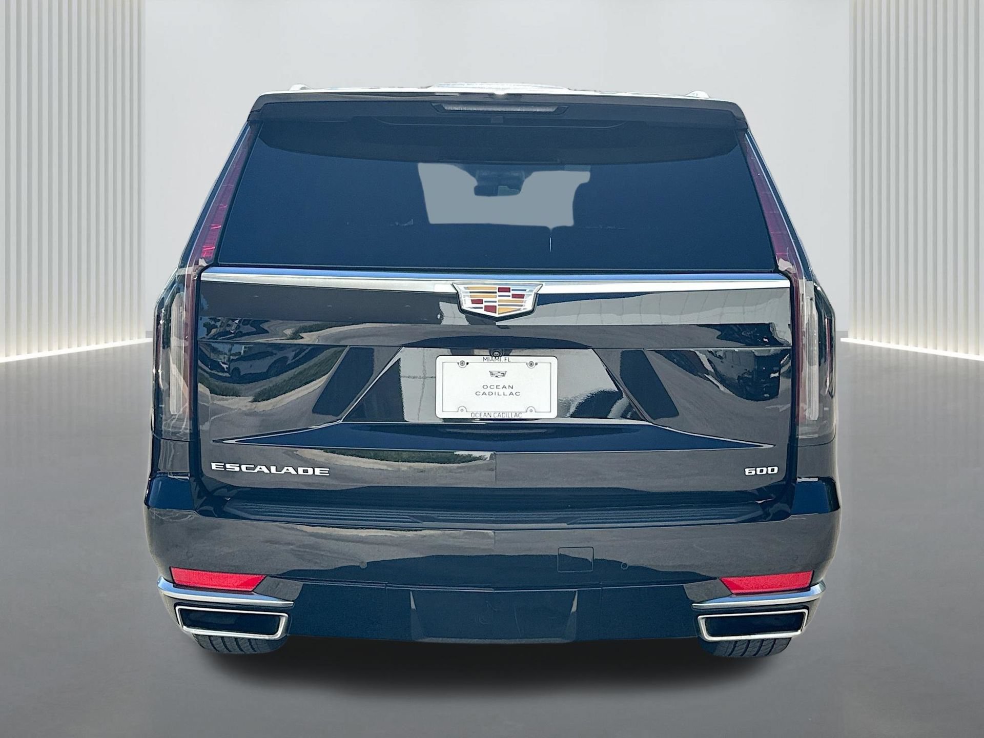 Used 2024 Cadillac Escalade Luxury AWD/4WD image 4