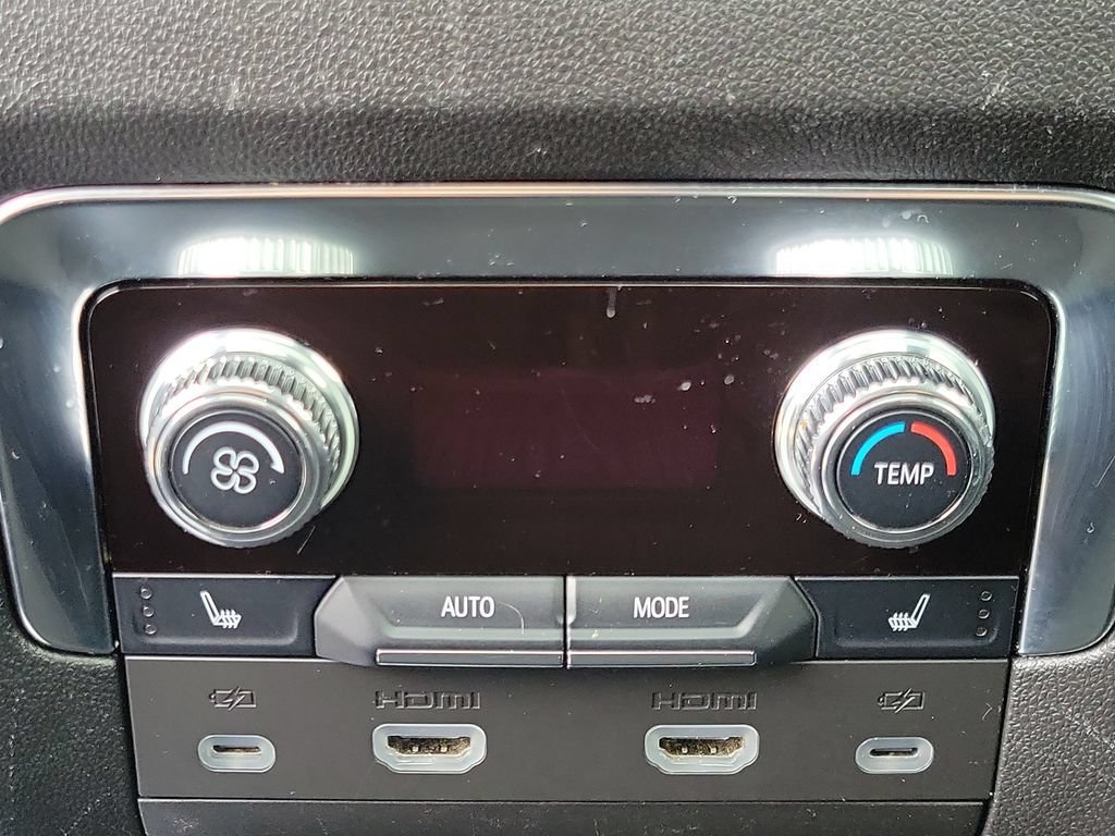 Used 2024 GMC Yukon Denali w/ Advanced Technology Package AWD/4WD image 15