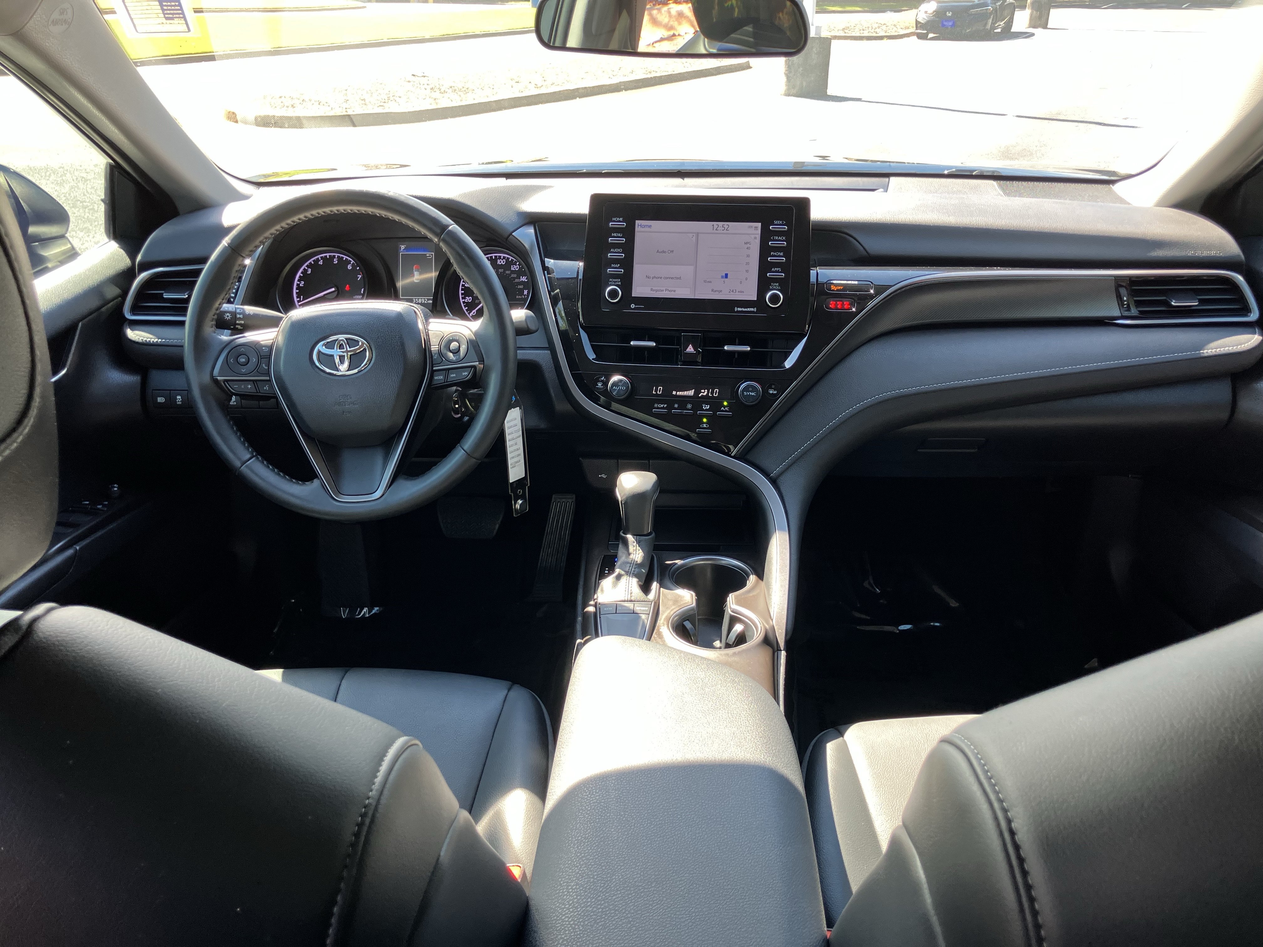 Used 2022 Toyota Camry SE FWD image 32