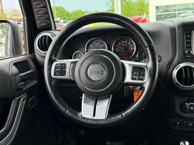 Used 2016 Jeep Wrangler Unlimited Rubicon AWD/4WD image 5