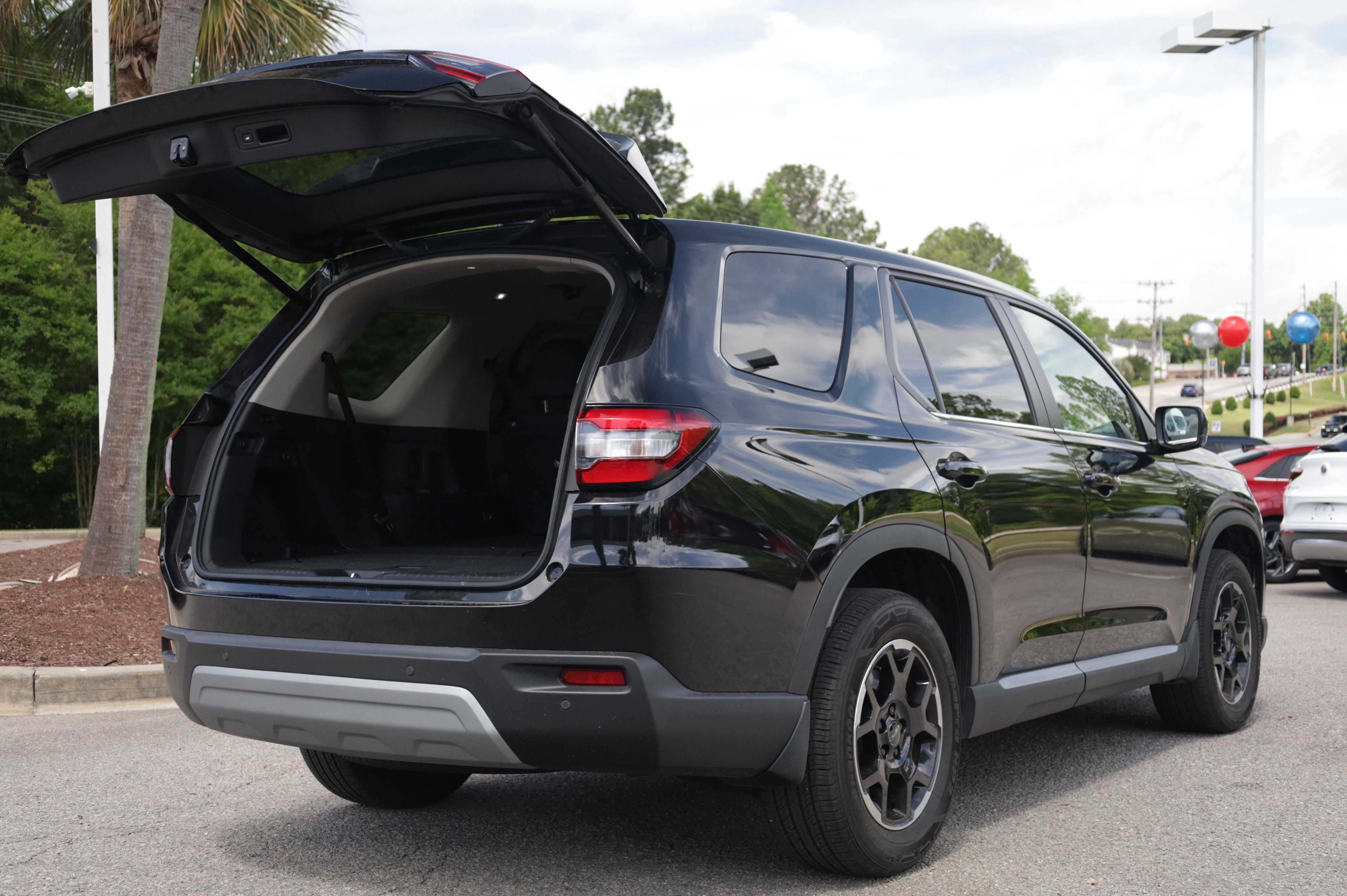 Used 2025 Honda Pilot EX-L image 5