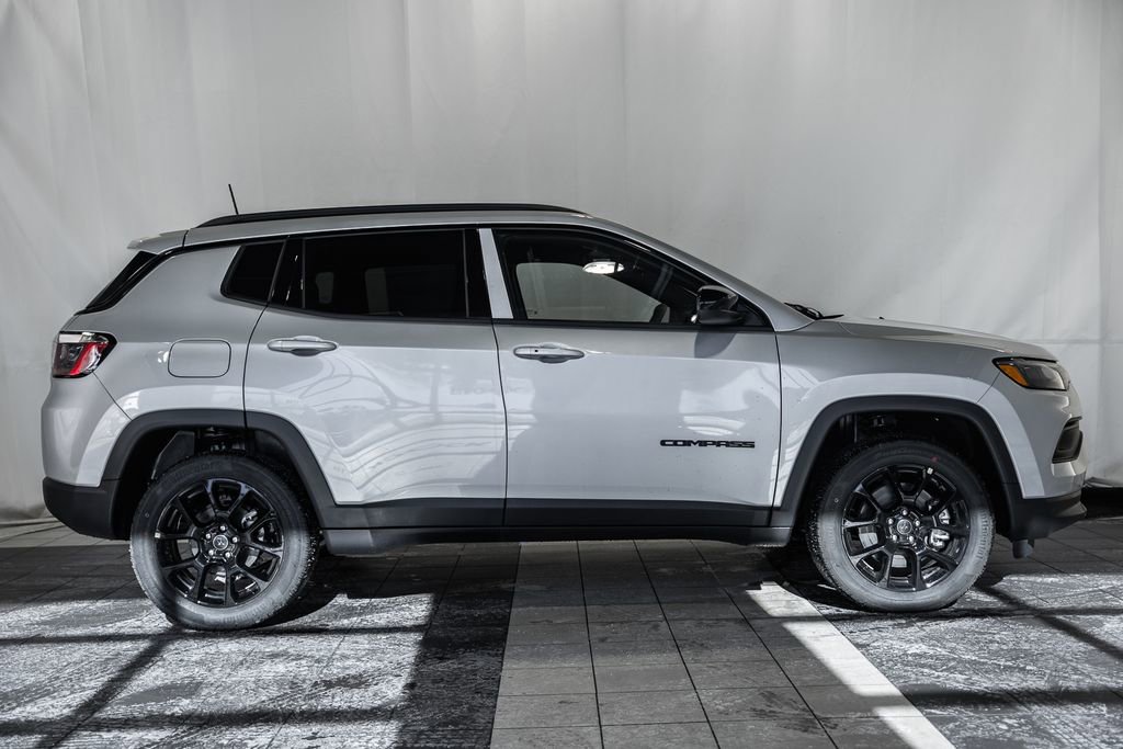 New 2026 Jeep Compass Latitude image 3