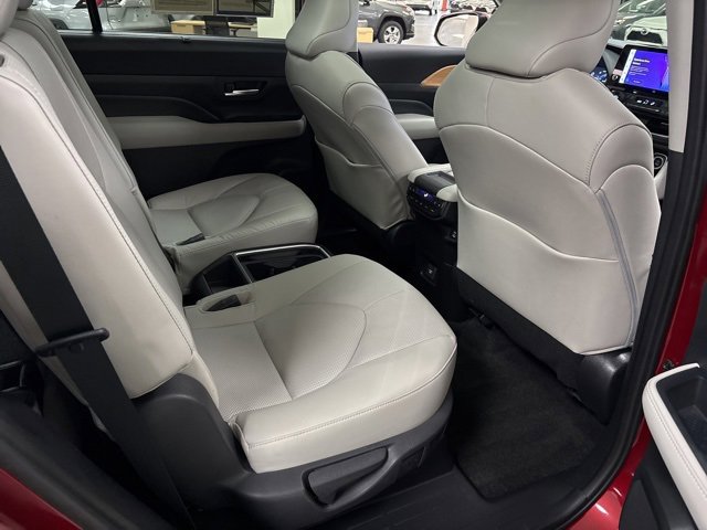 Used 2024 Toyota Grand Highlander Platinum image 12