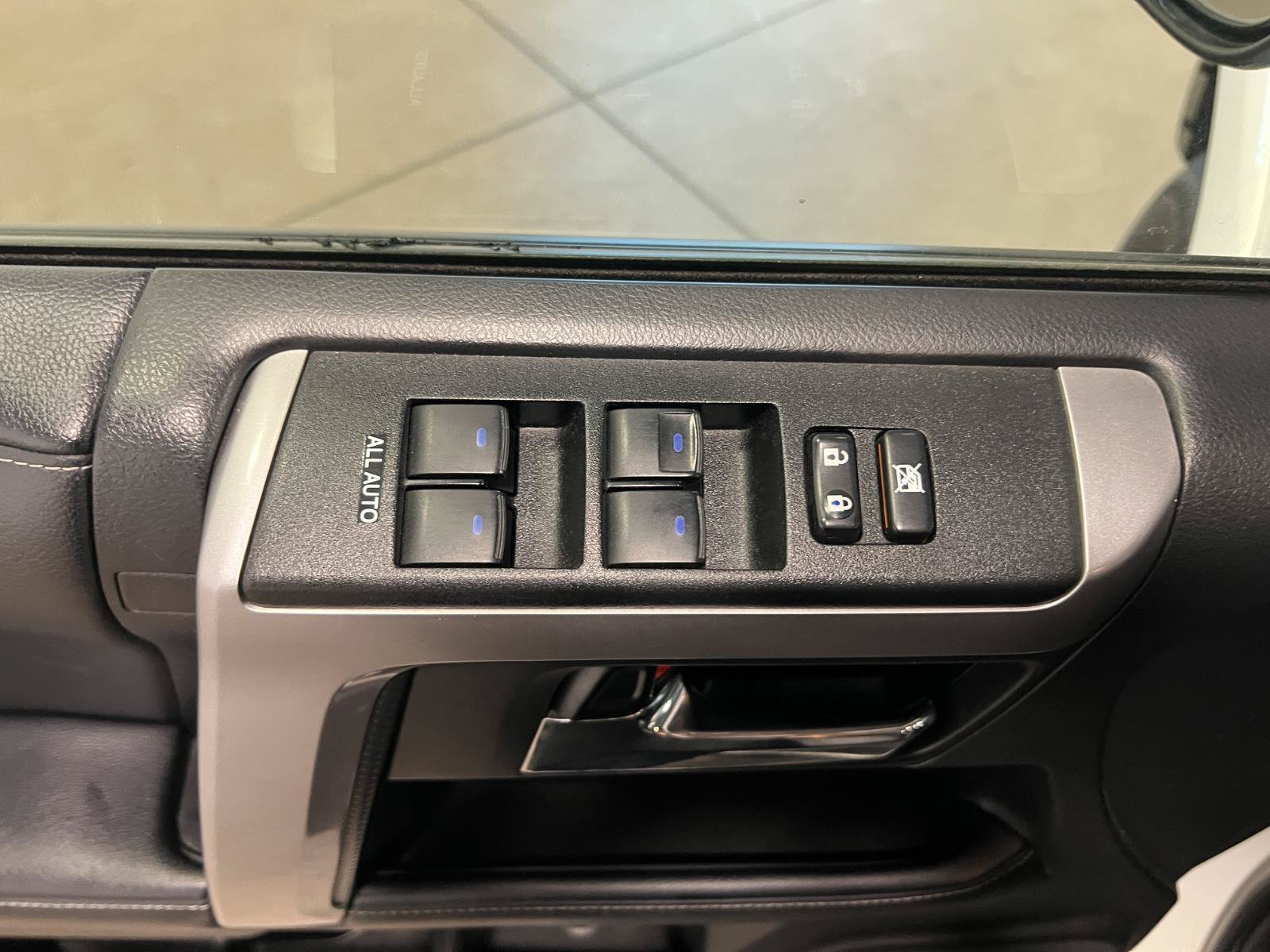 Used 2022 Toyota 4Runner SR5 AWD/4WD image 25