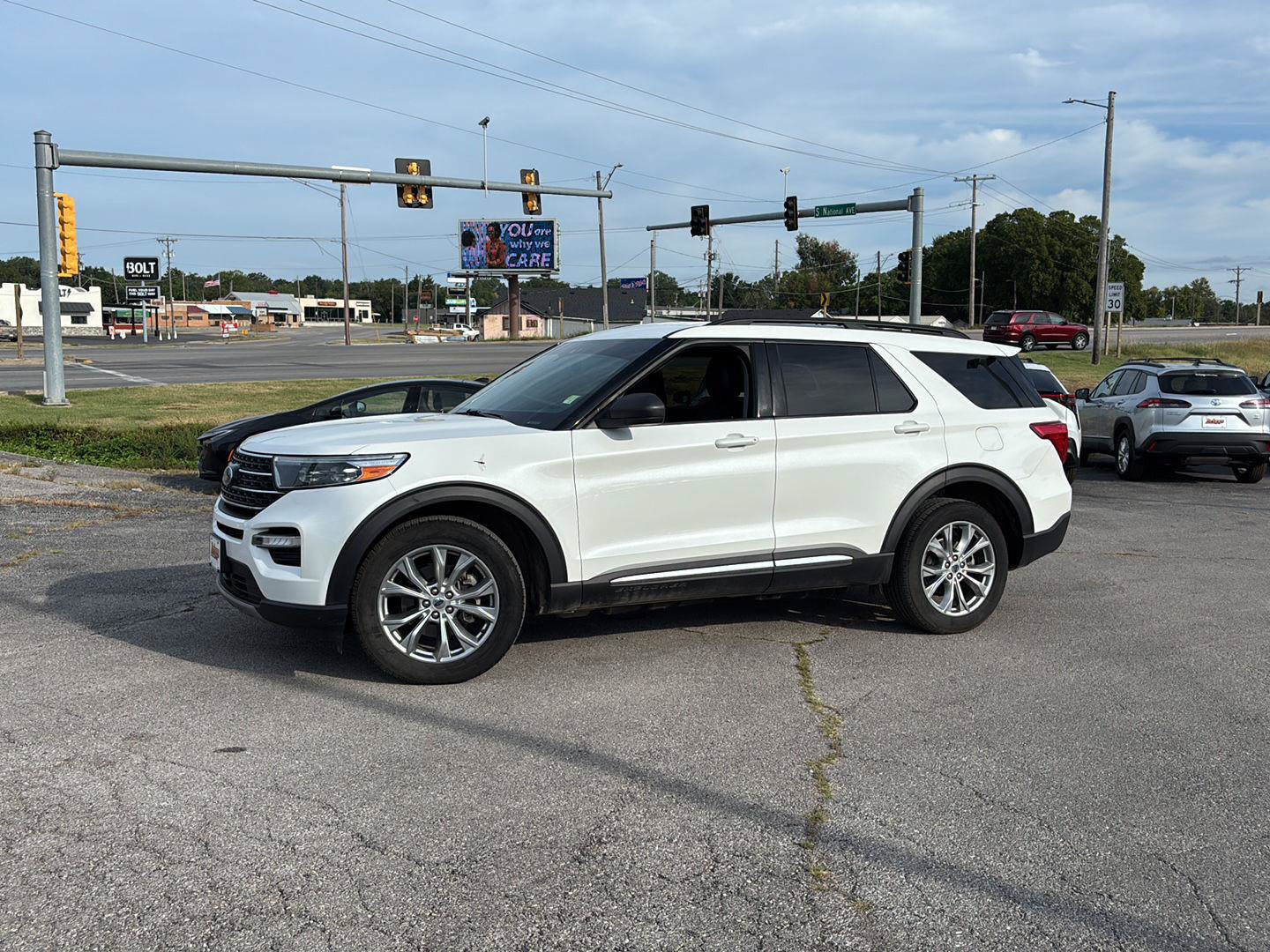 Used 2021 Ford Explorer XLT w/ Equipment Group 202A AWD/4WD image 2