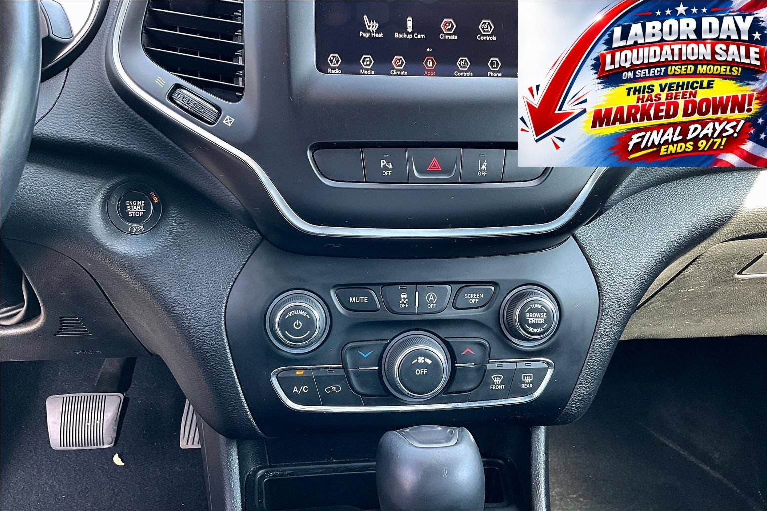 Used 2021 Jeep Cherokee Latitude Plus AWD/4WD image 18