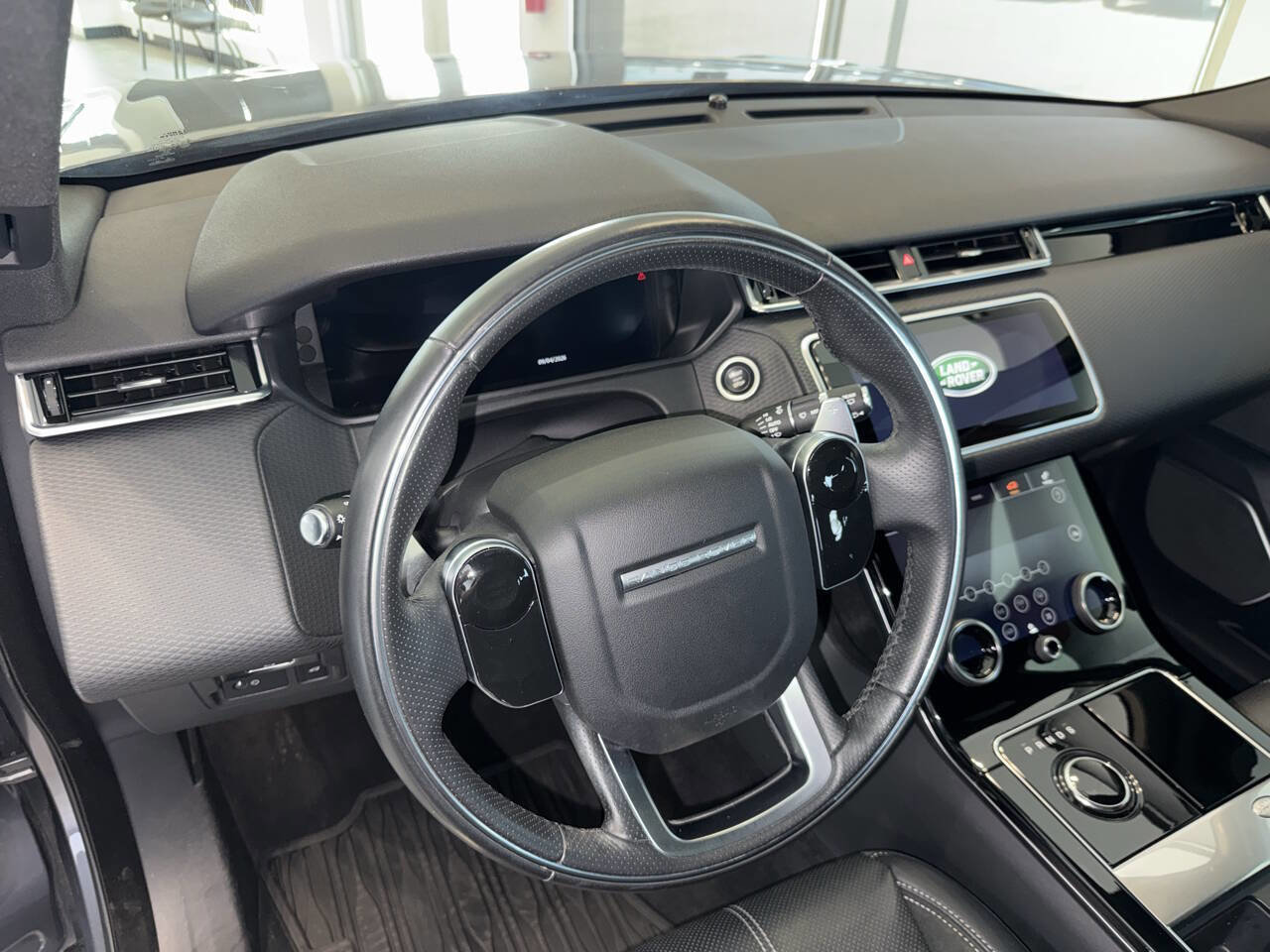 Used 2019 Land Rover Range Rover Velar R-Dynamic SE image 32