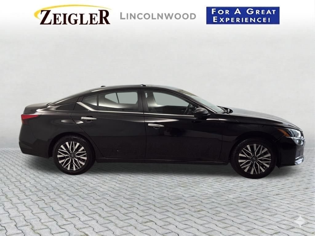 Used 2024 Nissan Altima 2.5 SV FWD image 8