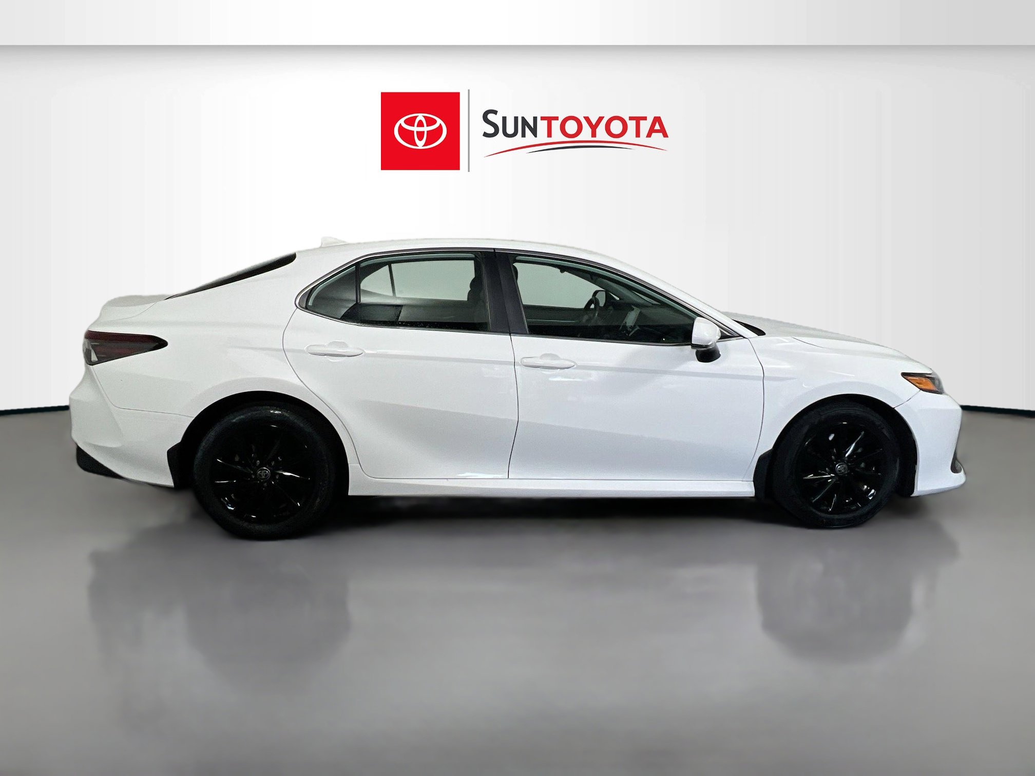 Used 2021 Toyota Camry LE AWD/4WD image 2
