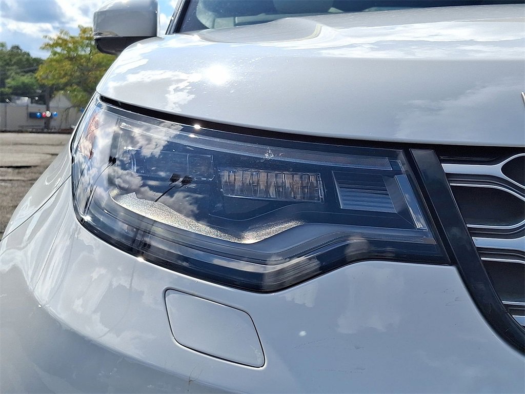 Used 2023 Land Rover Discovery S image 34