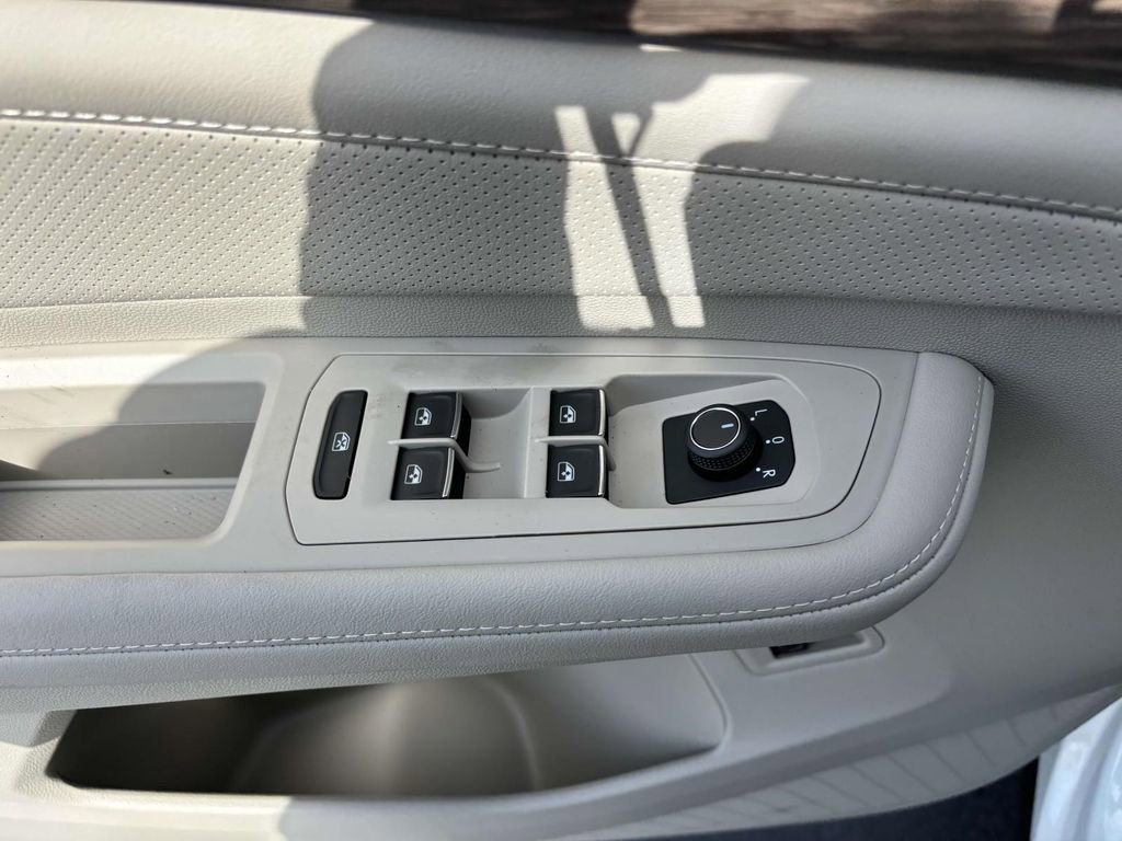 New 2025 Volkswagen Atlas SEL image 13