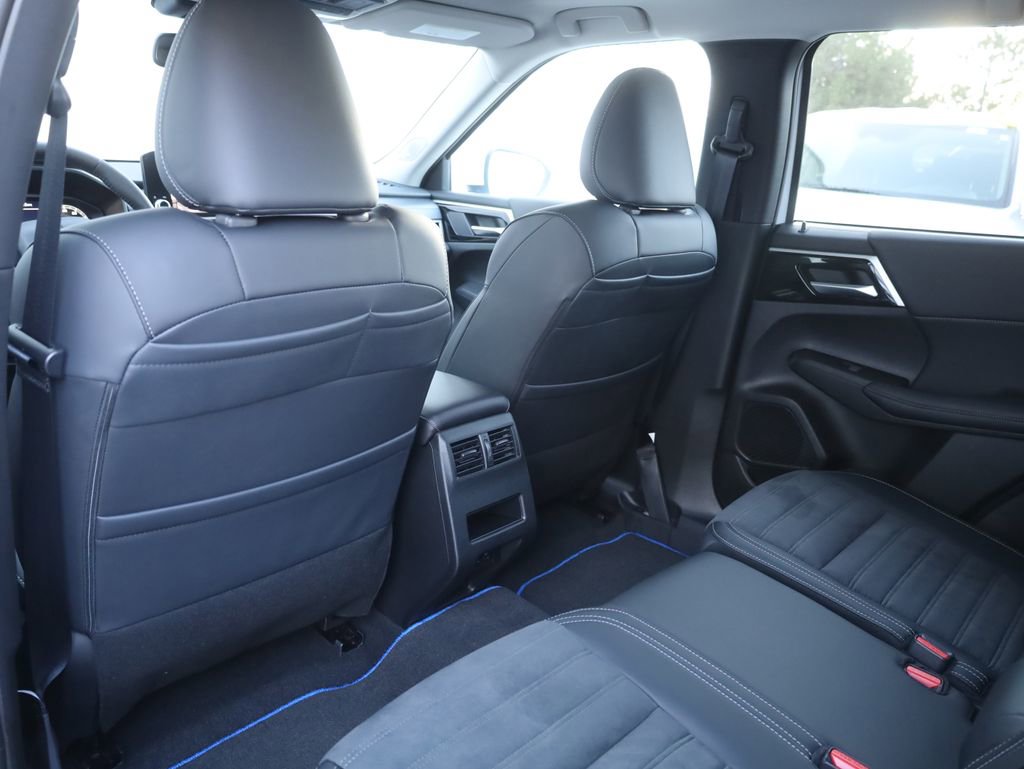 New 2025 Mitsubishi Outlander SE image 26