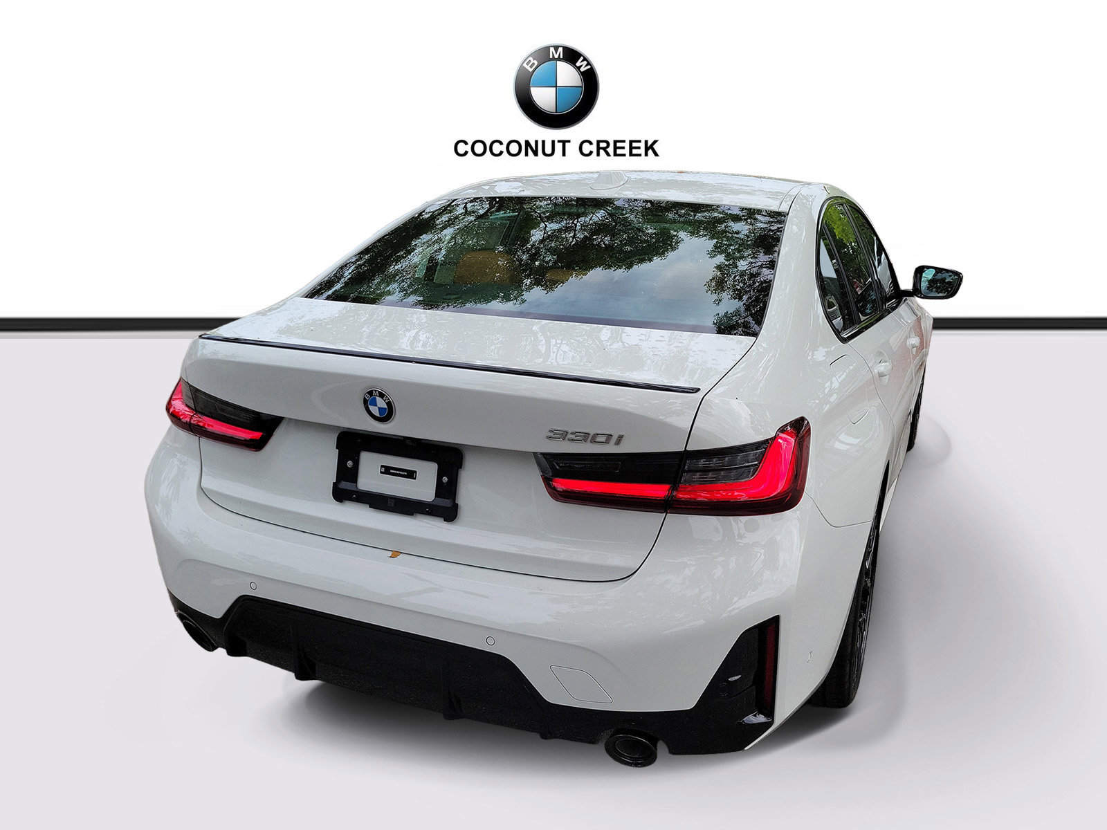 New 2026 BMW 330i Sedan w/ M Sport Package RWD image 4