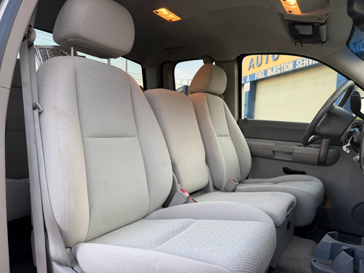 Used 2007 GMC Sierra 2500 SLE w/ Z71 Off-Road Package AWD/4WD image 15