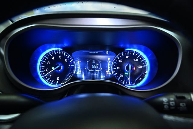 Used 2023 Chrysler Pacifica Touring-L image 34