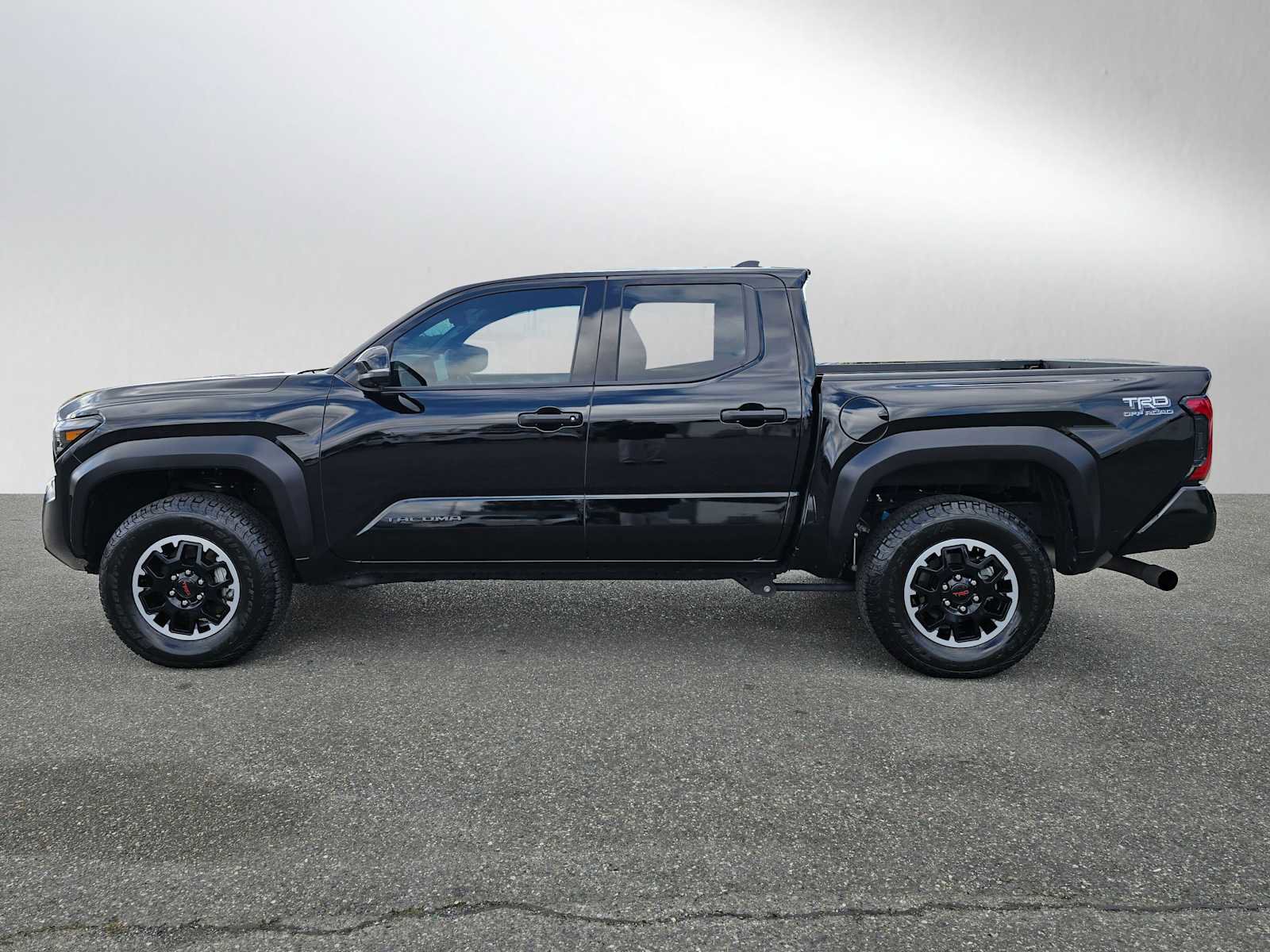 Used 2025 Toyota Tacoma TRD Off-Road w/ TRD Off Road Premium Package image 4