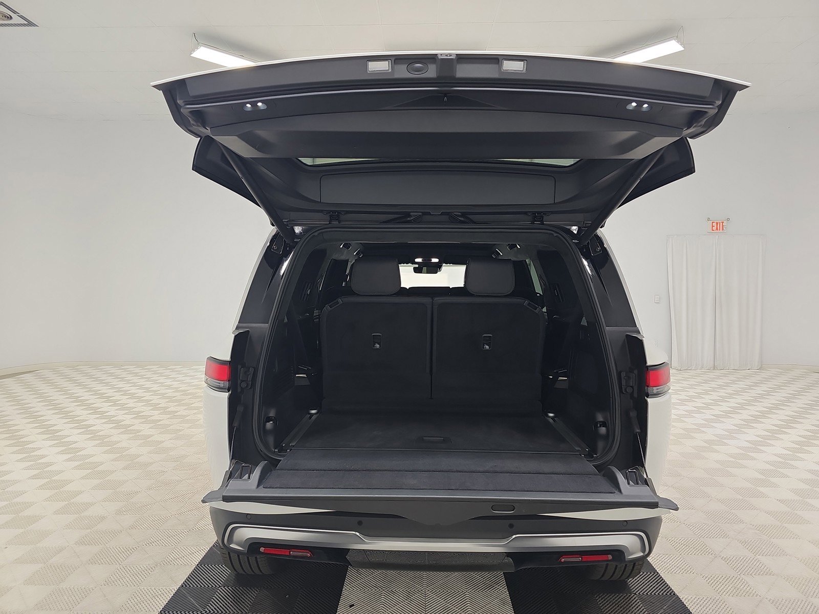 Used 2024 Rivian R1S Adventure AWD/4WD image 15