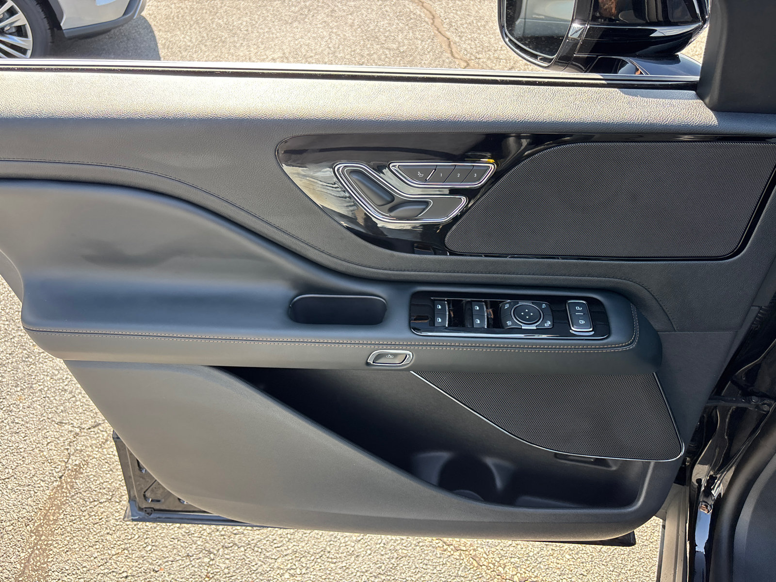 New 2026 Lincoln Aviator AWD image 11