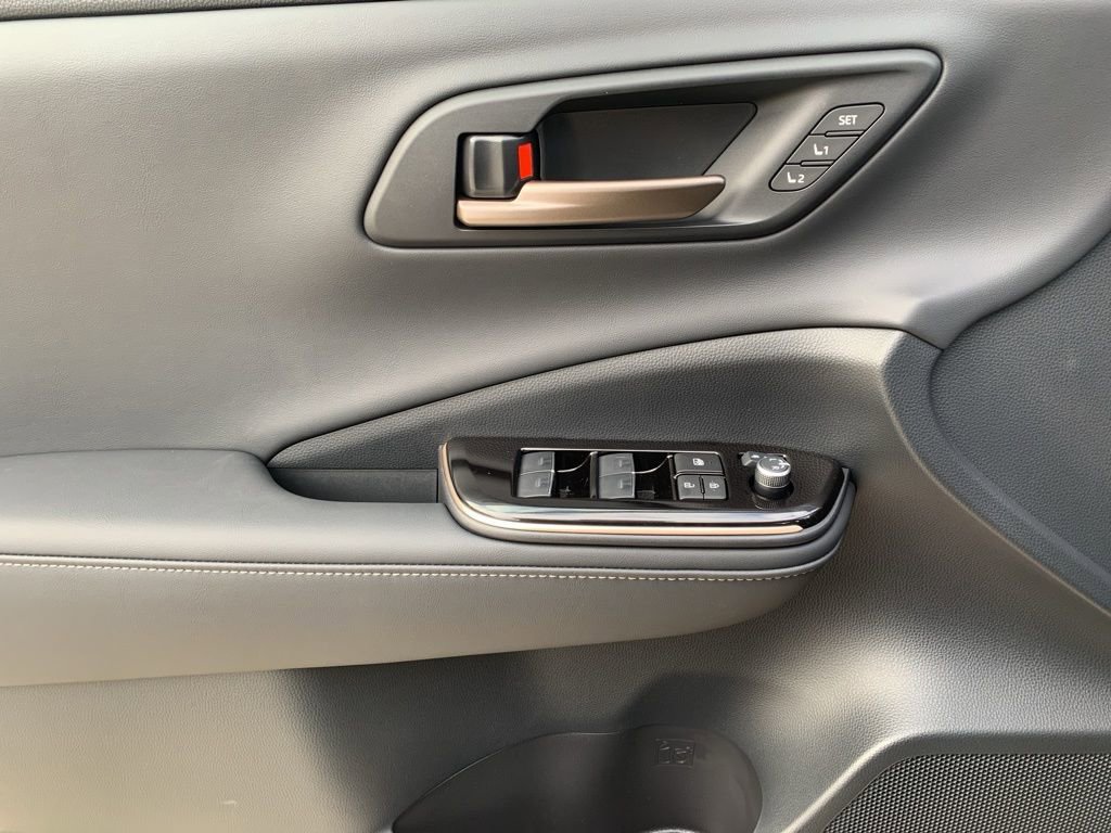 New 2025 Toyota Crown Signia image 11