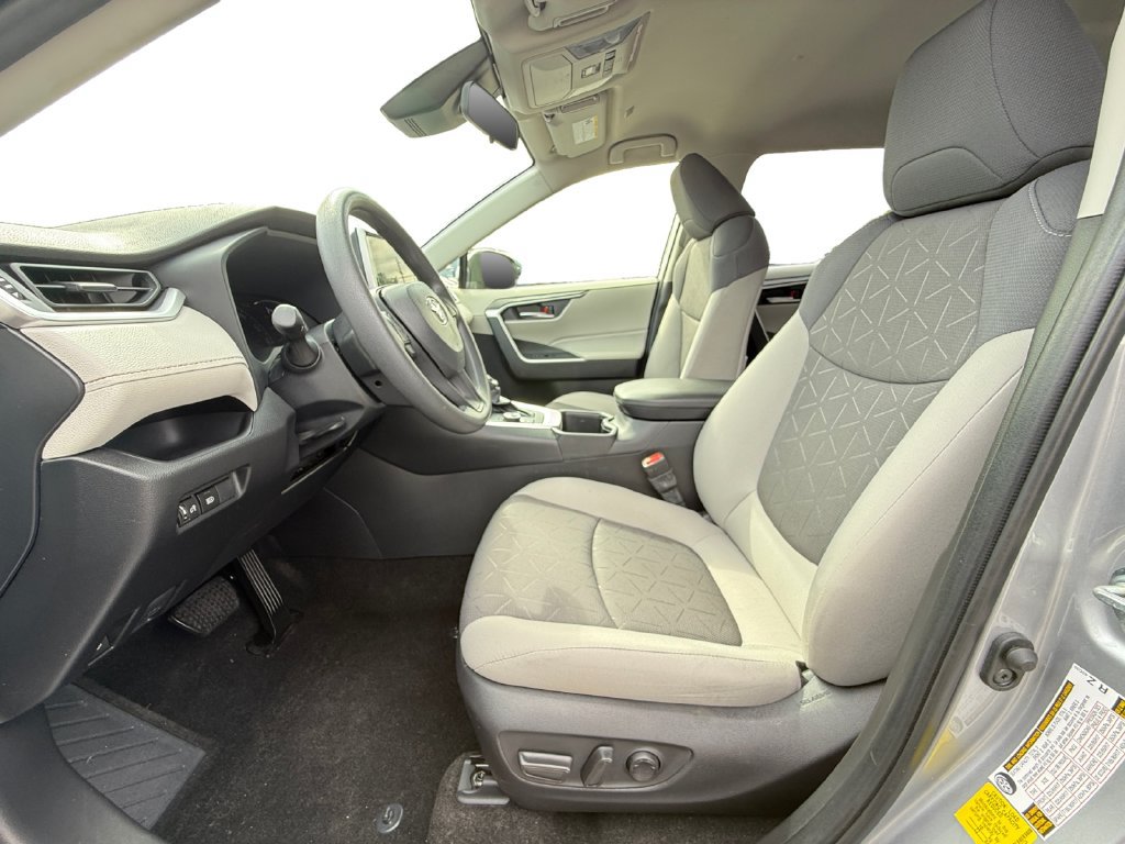 Used 2025 Toyota RAV4 XLE AWD/4WD image 9