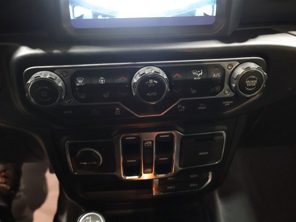 Used 2022 Jeep Wrangler Unlimited Sahara w/ Cold Weather Group image 29