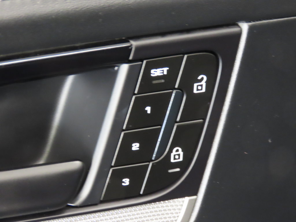 Certified 2026 Porsche Cayenne AWD/4WD image 31