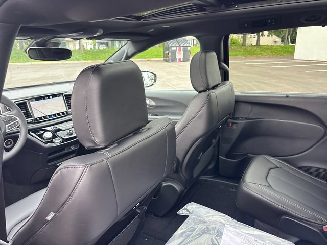 New 2027 Chrysler Pacifica Select AWD/4WD image 10