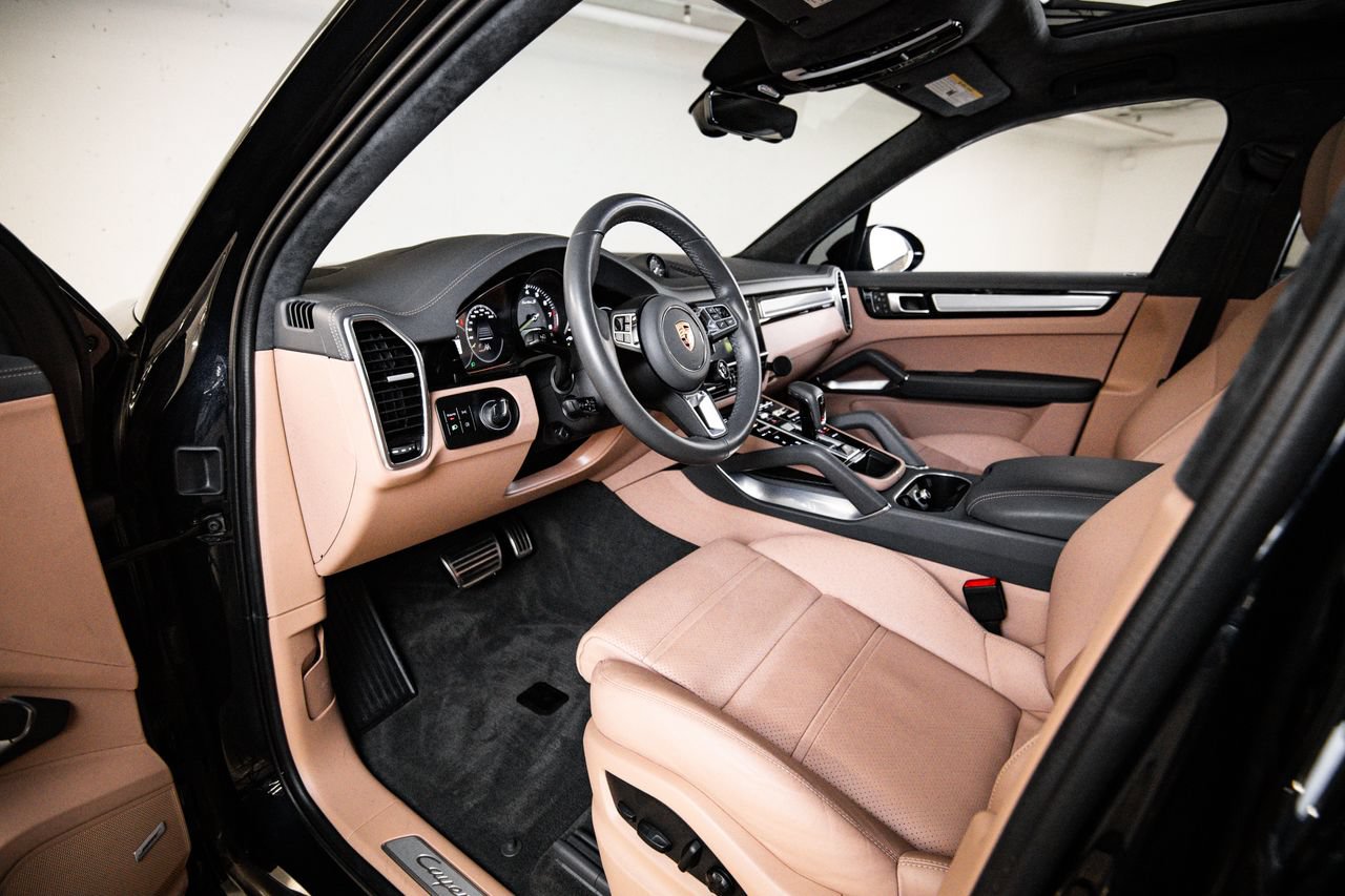 Certified 2022 Porsche Cayenne Turbo S AWD/4WD image 4