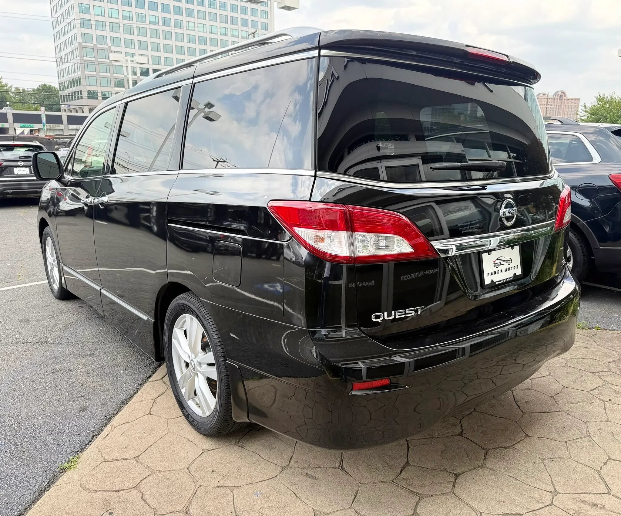 Used 2012 Nissan Quest SL w/ Bose Pkg FWD image 5