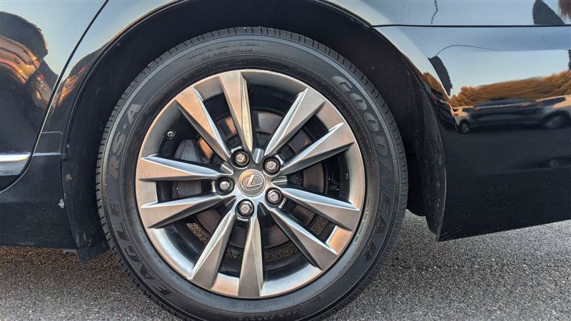 Used 2013 Lexus LS 460 AWD w/ Comfort Pkg image 20
