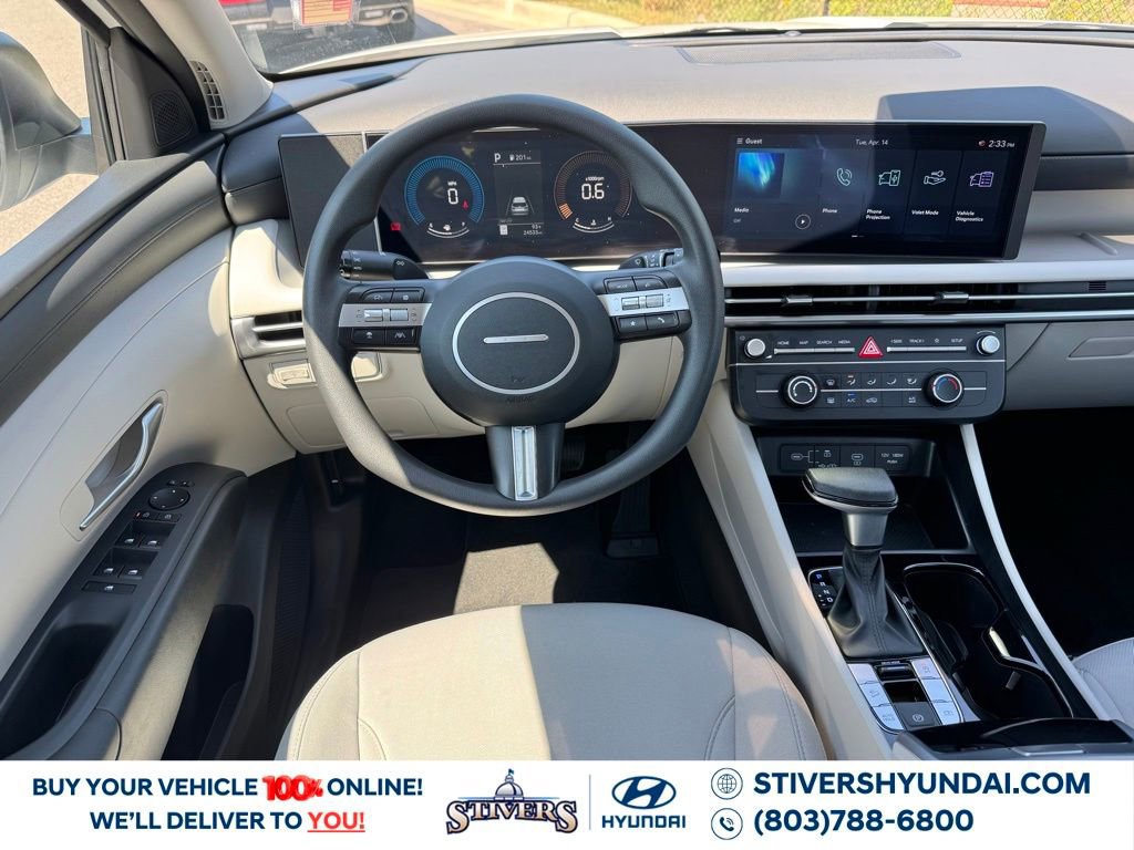 Certified 2025 Hyundai Tucson SE FWD image 2