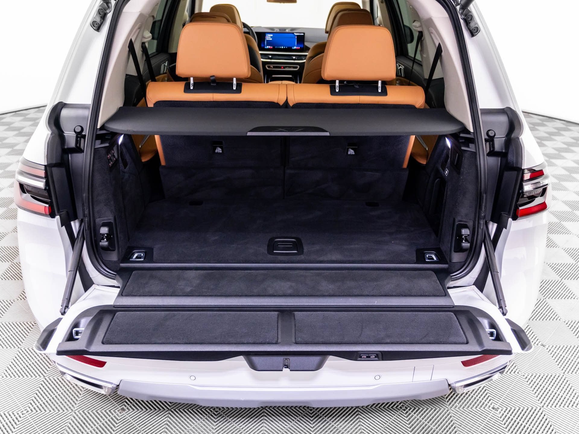 Certified 2025 BMW X7 xDrive40i w/ Premium Package AWD/4WD image 35