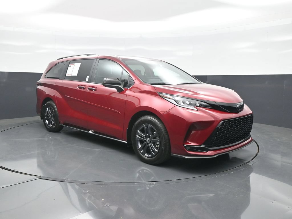 Certified 2026 Toyota Sienna XSE AWD/4WD image 1