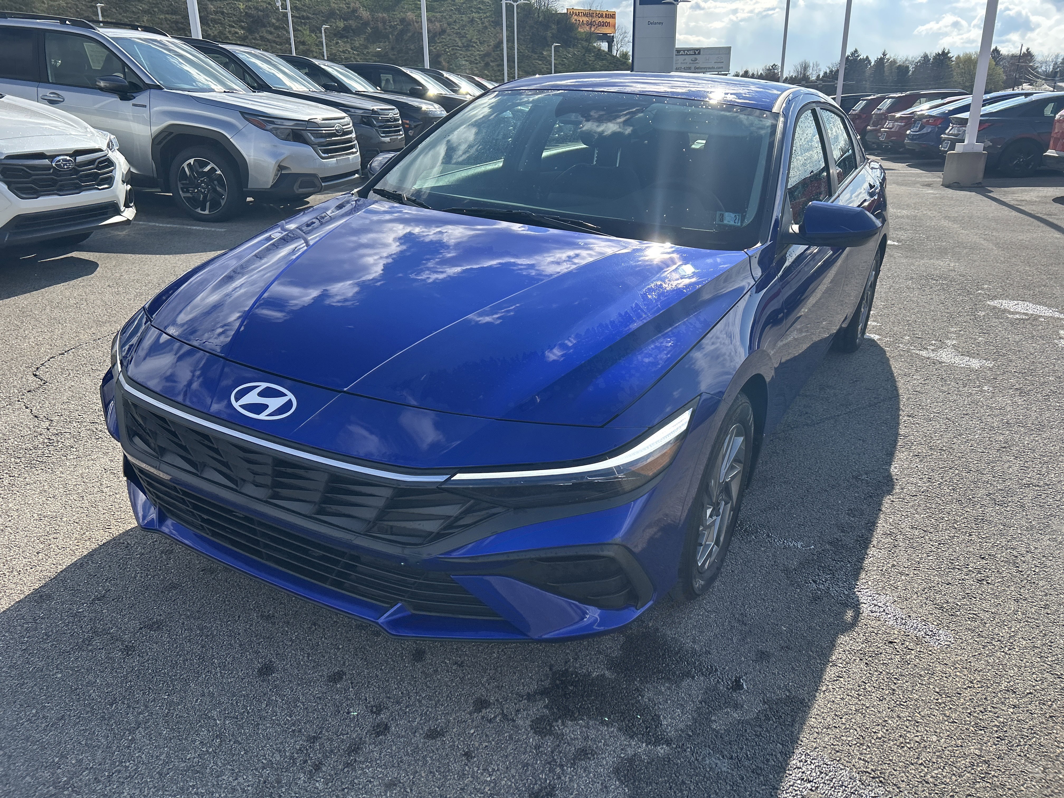 Used 2025 Hyundai Elantra Blue image 24
