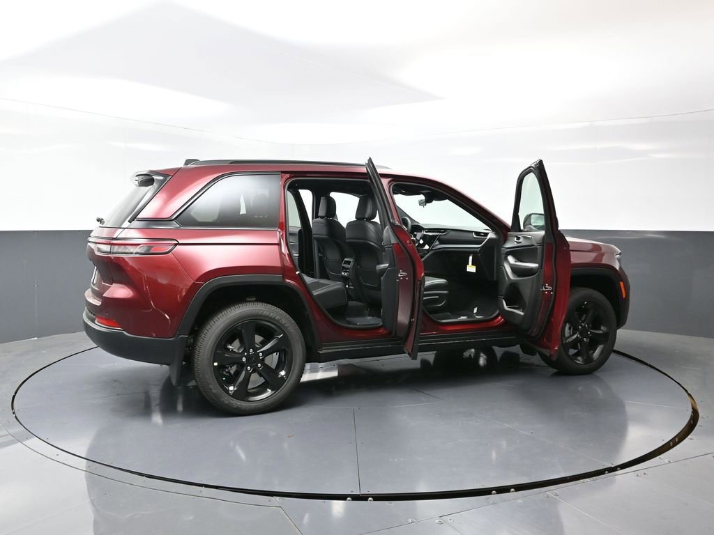 New 2025 Jeep Grand Cherokee Altitude w/ Trailer Tow Package image 54