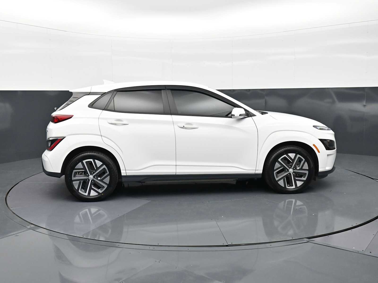 Used 2023 Hyundai Kona SE w/ Cargo Package FWD image 4