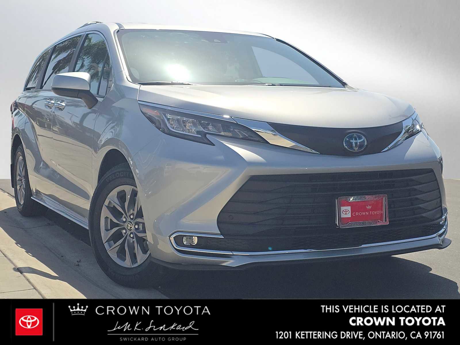 Used 2022 Toyota Sienna XLE w/ XLE Plus Package image 1