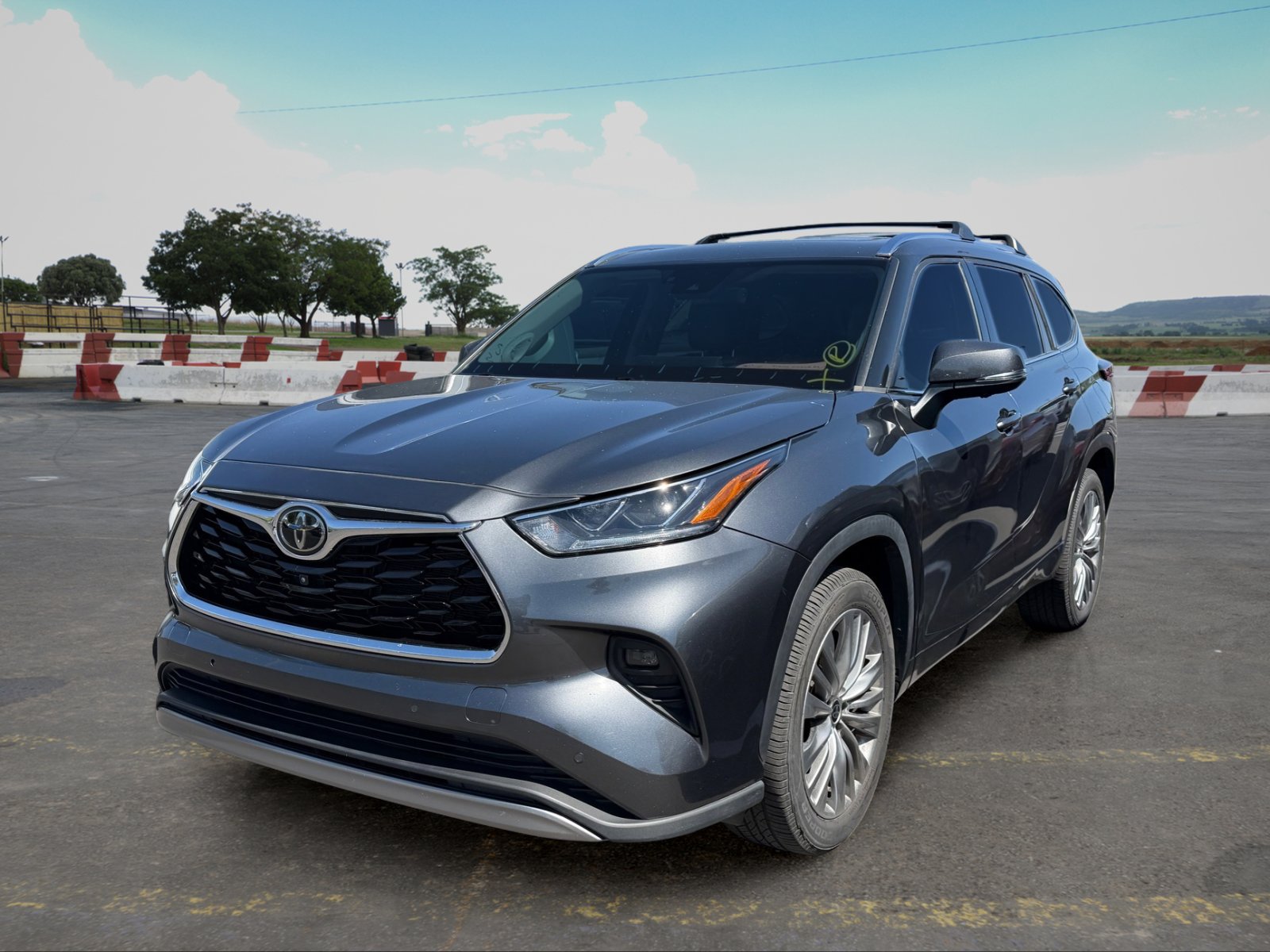 Used 2023 Toyota Highlander Platinum FWD image 5